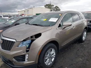 2023 Cadillac XT5 FWD Luxury z VIN 1GYKNAR45PZ140440, wystawiony jako IAAI lot #41723317 z przebiegiem 25 124 mil mil oraz . Historia ofert i sprzedaży dostępna na DreamBid. Obrazek 17.
