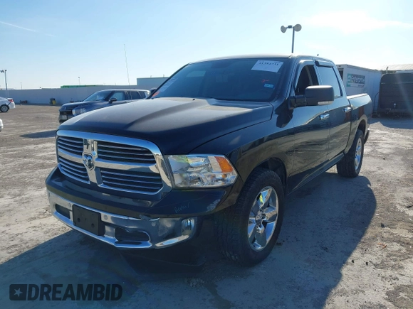 2015 Ram 1500 Outdoorsman z VIN 1C6RR6LT7FS592085, wystawiony jako IAAI lot #41384731 z przebiegiem 134 384 mil mil oraz . Historia ofert i sprzedaży dostępna na DreamBid. Obrazek 17.