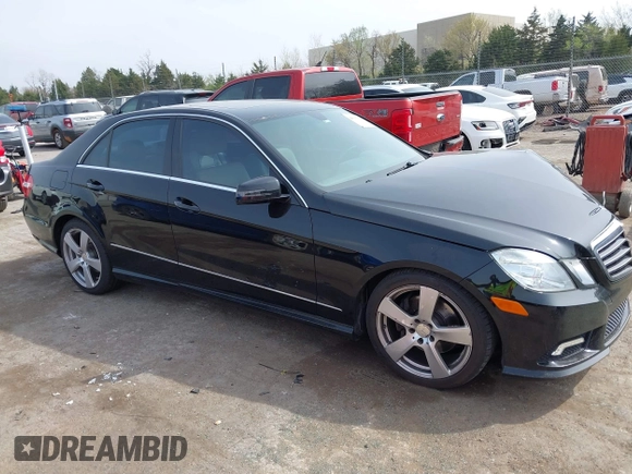 2011 Mercedes-Benz E-Class E 350 Luxury with VIN WDDHF5GB9BA377841, listed as a IAAI auction lot 41940003 with 180,639 mi miles. Bid and sale history available at carsss.com. Image 12.