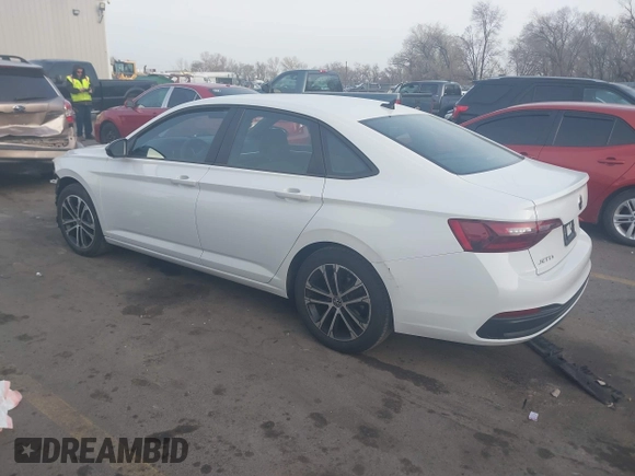 2022 Volkswagen Jetta Sport с VIN 3VWBM7BU1NM019096, выставлен на аукционе IAAI как лот 41906714 с пробегом 29 326 миль миль и . История ставок и продаж доступна на DreamBid. Изображение 3.