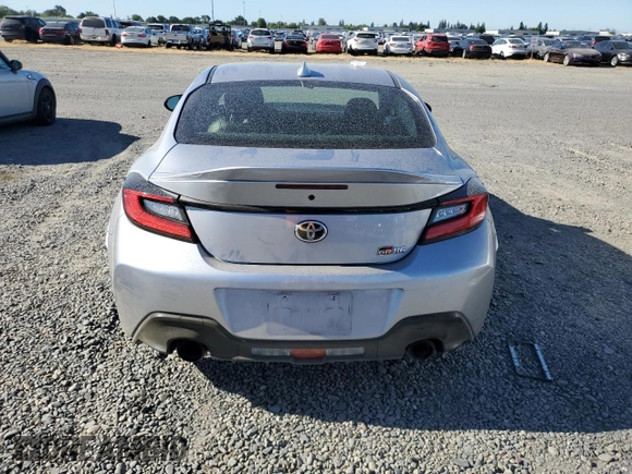 2023 Toyota 86 Premium z VIN JF1ZNBE17P9752912, wystawiony jako Copart lot #56538765 z przebiegiem 31 403 mil mil oraz Szkoda całkowita • Salvage title. Historia ofert i sprzedaży dostępna na DreamBid. Obrazek 6.