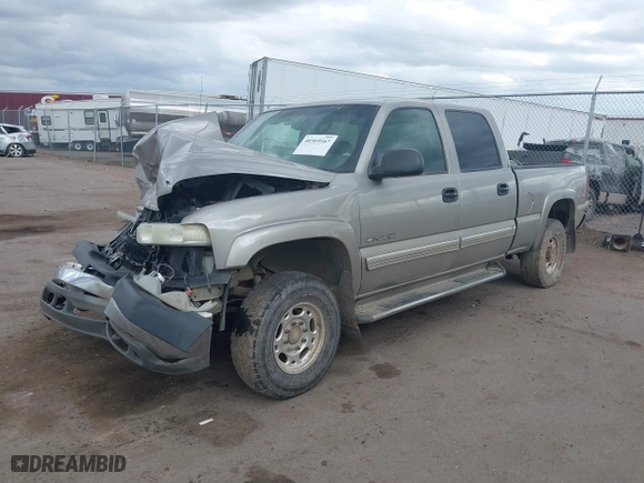 2002 Chevrolet Silverado 2500HD LS with VIN 1GCHK23G92F218813, listed as a IAAI auction lot 40369167 with 285,519 mi miles. Bid and sale history available at carsss.com. Image 17.