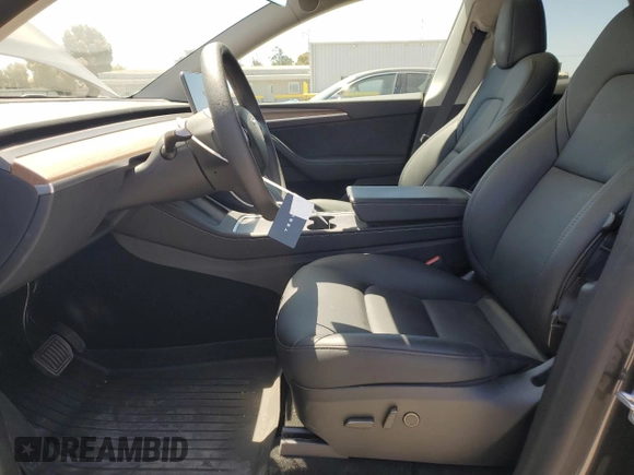2024 Tesla Model Y Long Range с VIN 7SAYGDEE1RF060140, выставлен на аукционе Copart как лот 60923445 с пробегом 12 765 миль миль и Списание • Salvage title. История ставок и продаж доступна на DreamBid. Изображение 7.