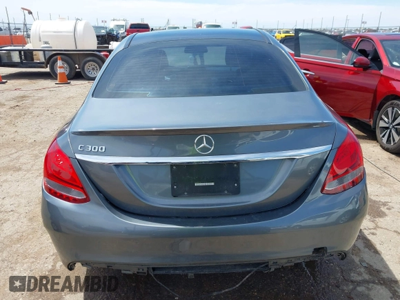 2017 Mercedes-Benz C 300 с VIN 55SWF4JB7HU224376, выставлен на аукционе IAAI как лот 42195919 с пробегом 98 683 миль миль и . История ставок и продаж доступна на DreamBid. Изображение 17.
