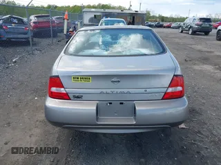 2000 Nissan Altima XE with VIN 1N4DL01D3YC132616, listed as a IAAI auction lot 42037326 with 131,941 mi miles. Bid and sale history available at carsss.com. Image 17.