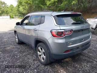 2018 Jeep Compass Latitude with VIN 3C4NJDBB8JT434339, listed as a IAAI auction lot 42404248 with 131,295 mi miles and . Bid and sale history available at DreamBid. Image 3.