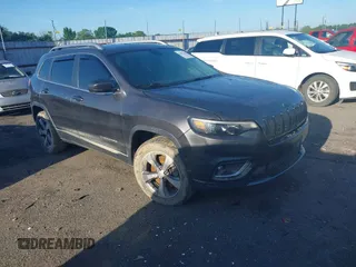 2019 Jeep Cherokee Limited z VIN 1C4PJMDXXKD444833, wystawiony jako IAAI lot #42007643 z przebiegiem Nie podano mil oraz . Historia ofert i sprzedaży dostępna na DreamBid. Obrazek 1.