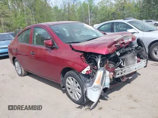 2017 Nissan Versa S Plus z VIN 3N1CN7AP5HL875806, wystawiony jako IAAI lot #42118066 z przebiegiem 97 517 mil mil oraz . Historia ofert i sprzedaży dostępna na DreamBid. Obrazek 1.
