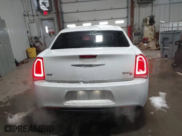 2016 Chrysler 300 with VIN 2C3CCAGG7GH171013, listed as a IAAI auction lot 41531620 with 92,134 mi miles. Bid and sale history available at carsss.com. Image 16.