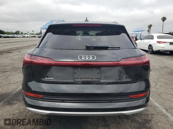 2019 Audi e-tron Premium Plus с VIN WA1LABGE4KB021801, выставлен на аукционе Copart как лот 59353315 с пробегом 59 215 миль миль и Списание • Salvage title. История ставок и продаж доступна на DreamBid. Изображение 6.