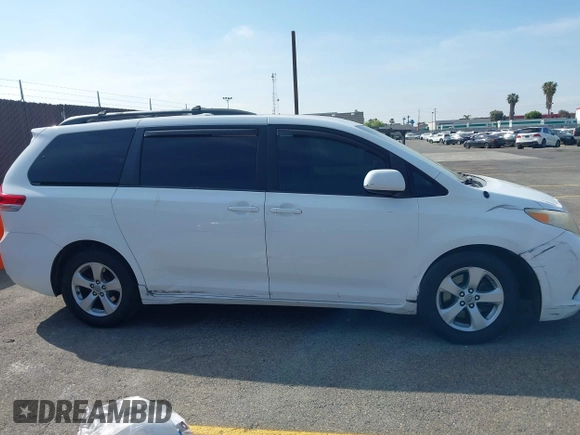 2011 Toyota Sienna LE AAS with VIN 5TDKK3DC1BS040029, listed as a IAAI auction lot 42087897 with 132,843 mi miles. Bid and sale history available at carsss.com. Image 13.