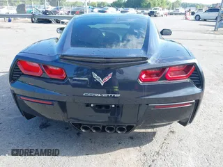2015 Chevrolet Corvette 1LT z VIN 1G1YB2D74F5103152, wystawiony jako IAAI lot #42206302 z przebiegiem 50 260 mil mil oraz . Historia ofert i sprzedaży dostępna na DreamBid. Obrazek 16.