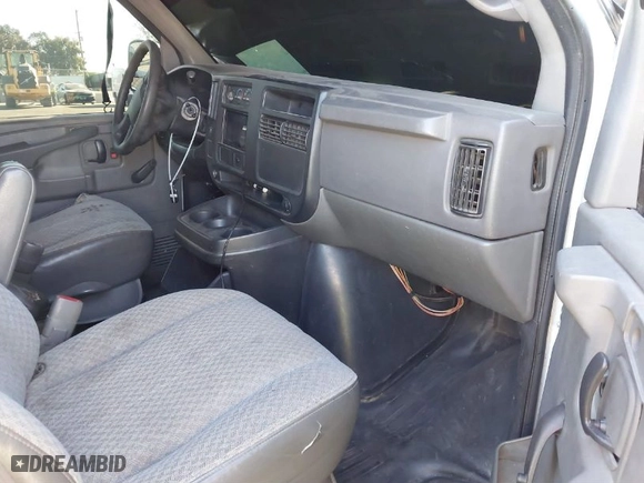 2005 Chevrolet Express Cargo Van with VIN 1GCGG25V151131305, listed as a IAAI auction lot 41338001 with 252,855 mi miles. Bid and sale history available at carsss.com. Image 5.