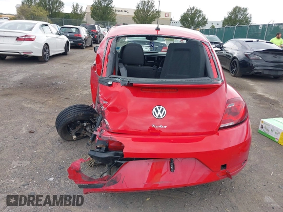 2019 Volkswagen Beetle S с VIN 3VWFD7AT0KM720833, выставлен на аукционе IAAI как лот 40231743 с пробегом 38 227 миль миль и . История ставок и продаж доступна на DreamBid. Изображение 16.