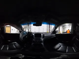 2018 Chevrolet Suburban Premier z VIN 1GNSKJKC9JR100134, wystawiony jako IAAI lot #41449255 z przebiegiem 111 528 mil mil oraz . Historia ofert i sprzedaży dostępna na DreamBid. Obrazek 18.
