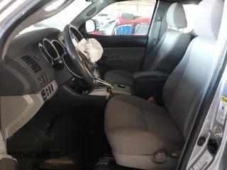 2014 Toyota Tacoma PreRunner z VIN 5TFTU4GN5EX063359, wystawiony jako Copart lot #47021535 z przebiegiem 109 192 mil mil oraz Szkoda całkowita • Salvage title. Historia ofert i sprzedaży dostępna na DreamBid. Obrazek 7.