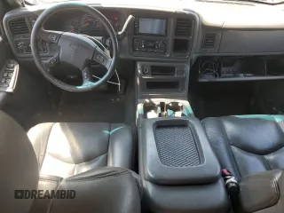 2004 Chevrolet Avalanche Z71 with VIN 3GNEK12T64G205196, listed as a Copart auction lot 54190825 with 152,076 mi miles and Salvage Title. Bid and sale history available at carsss.com. Image 8.