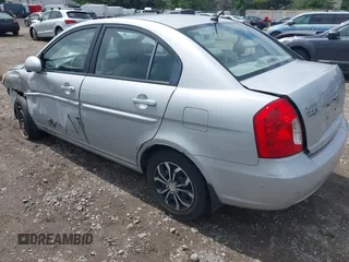 2008 Hyundai Accent GLS z VIN KMHCN46CX8U191823, wystawiony jako IAAI lot #42270245 z przebiegiem 242 852 mil mil oraz . Historia ofert i sprzedaży dostępna na DreamBid. Obrazek 3.