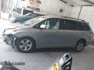 2012 Toyota Sienna LE AAS с VIN 5TDKK3DC4CS226830, выставлен на аукционе IAAI как лот 42550013 с пробегом 211 777 миль миль и . История ставок и продаж доступна на DreamBid. Изображение 14.