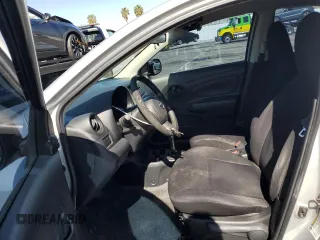 2013 Nissan Versa S Plus z VIN 3N1CN7AP2DL856494, wystawiony jako Copart lot #47130355 z przebiegiem 141 879 mil mil oraz Szkoda całkowita • Salvage title. Historia ofert i sprzedaży dostępna na DreamBid. Obrazek 7.