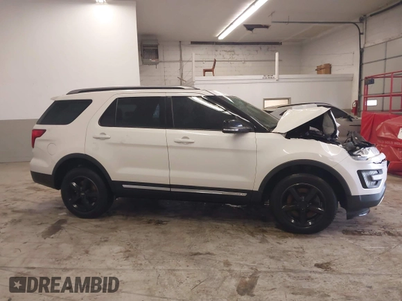 2017 Ford Explorer XLT with VIN 1FM5K8D89HGB36950, listed as a IAAI auction lot 41083427 with Not Provided miles and . Bid and sale history available at carsss.com. Image 13.