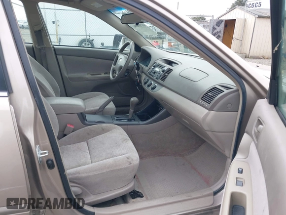 2002 Toyota Camry LE z VIN 4T1BE32K72U028489, wystawiony jako IAAI lot #41760604 z przebiegiem 163 950 mil mil oraz . Historia ofert i sprzedaży dostępna na DreamBid. Obrazek 5.