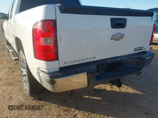 2008 Chevrolet Silverado 1500 1LT with VIN 3GCEC13J28G170004, listed as a IAAI auction lot 41690352 with 238,573 mi miles and . Bid and sale history available at DreamBid. Image 17.