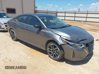 2025 Nissan Sentra SR z VIN 3N1AB8DV5SY305783, wystawiony jako IAAI lot #42480852 z przebiegiem 5 377 mil mil oraz . Historia ofert i sprzedaży dostępna na DreamBid. Obrazek 1.