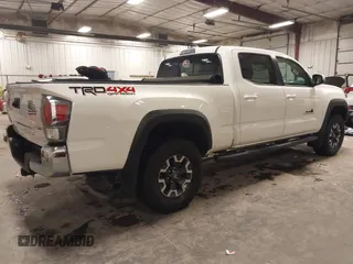 2021 Toyota Tacoma 4WD SR5 with VIN 3TMDZ5BN6MM113743, listed as a IAAI auction lot 41413775 with 24,735 mi miles. Bid and sale history available at carsss.com. Image 4.