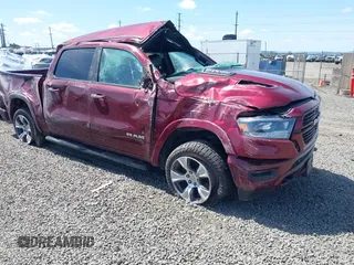 2019 Ram 1500 Laramie с VIN 1C6SRFJT9KN584180, выставлен на аукционе IAAI как лот 42292729 с пробегом 136 375 миль миль и . История ставок и продаж доступна на DreamBid. Изображение 1.