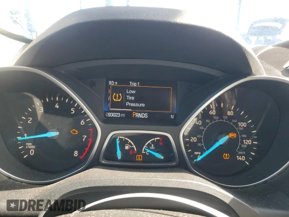 2017 Ford Escape SE z VIN 1FMCU9G97HUC26806, wystawiony jako Copart lot #65464674 z przebiegiem 93 023 mil mil oraz Szkoda całkowita • Salvage title. Historia ofert i sprzedaży dostępna na DreamBid. Obrazek 9.