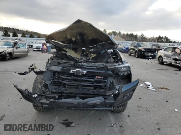 2024 Chevrolet Colorado 4WD Z71 with VIN 1GCPTDEK5R1118964, listed as a Copart auction lot 82744504 with 11,090 mi miles and Salvage Title. Bid and sale history available at carsss.com. Image 5.