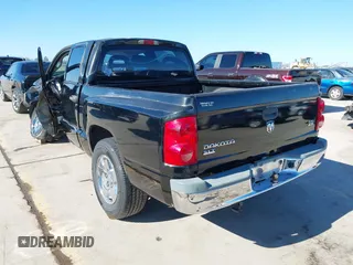 2005 Dodge Dakota SLT z VIN 1D7HE48N15S271078, wystawiony jako IAAI lot #41666707 z przebiegiem 164 180 mil mil oraz . Historia ofert i sprzedaży dostępna na DreamBid. Obrazek 3.