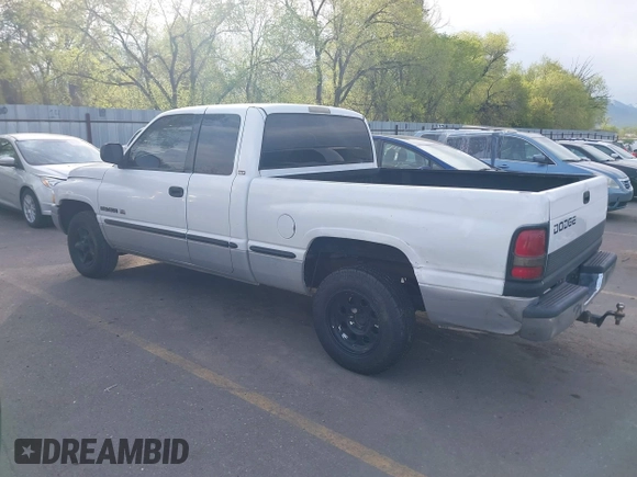 1998 Dodge 1500 z VIN 3B7HC13Z7WG213476, wystawiony jako IAAI lot #42116318 z przebiegiem 172 921 mil mil oraz . Historia ofert i sprzedaży dostępna na DreamBid. Obrazek 3.