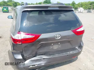 2017 Toyota Sienna XLE Auto Access Seat z VIN 5TDYZ3DC1HS767802, wystawiony jako IAAI lot #42442018 z przebiegiem 127 206 mil mil oraz . Historia ofert i sprzedaży dostępna na DreamBid. Obrazek 6.