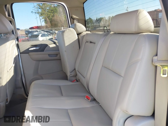 2013 GMC Sierra 2500HD SLT z VIN 1GT121C82DF218580, wystawiony jako IAAI lot #41758693 z przebiegiem 121 798 mil mil oraz . Historia ofert i sprzedaży dostępna na DreamBid. Obrazek 8.
