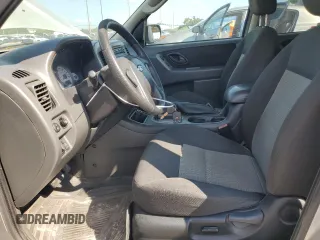 2007 Ford Escape XLT with VIN 1FMYU03137KB70360, listed as a Copart auction lot 70698654 with 114,353 mi miles and Non Repairable. Bid and sale history available at carsss.com. Image 7.