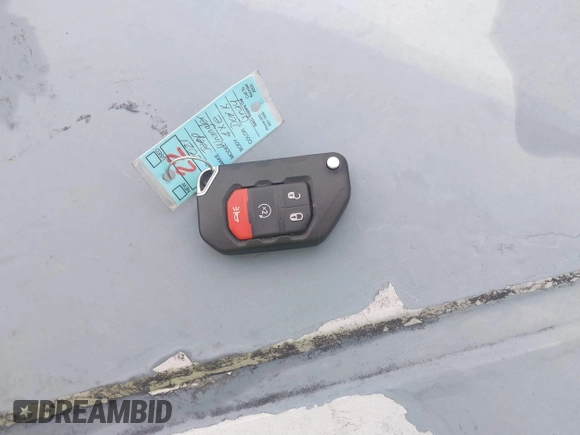 2021 Jeep Wrangler Unlimited Sahara z VIN 1C4JJXP68MW745098, wystawiony jako IAAI lot #41461092 z przebiegiem 36 410 mil mil oraz . Historia ofert i sprzedaży dostępna na DreamBid. Obrazek 11.