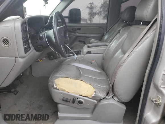 2007 GMC Sierra 3500 SRW Work Trk z VIN 1GTHK33D27F106146, wystawiony jako Copart lot #77556084 z przebiegiem 277 900 mil mil oraz Szkody całkowita. Historia ofert i sprzedaży dostępna na DreamBid. Obrazek 7.