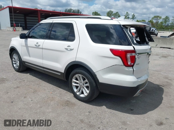 2017 Ford Explorer XLT with VIN 1FM5K7D89HGE21643, listed as a IAAI auction lot 42080182 with 125,437 mi miles and . Bid and sale history available at carsss.com. Image 3.