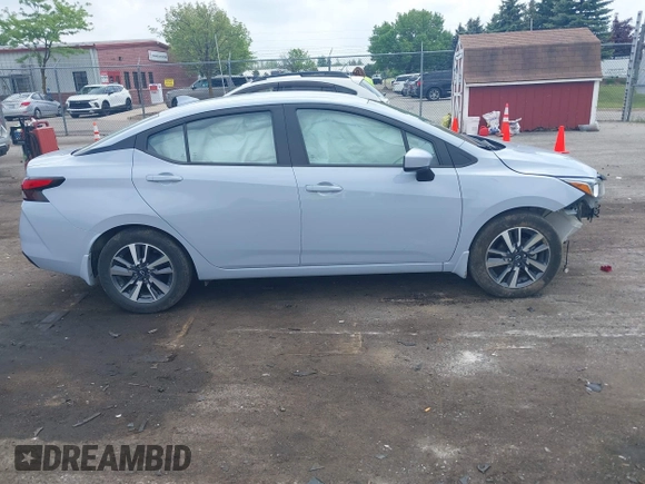 2024 Nissan Versa SV z VIN 3N1CN8EV1RL877066, wystawiony jako IAAI lot #42263312 z przebiegiem 6 081 mil mil oraz . Historia ofert i sprzedaży dostępna na DreamBid. Obrazek 13.