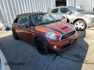 2015 MINI Convertible S z VIN WMWZP3C52FT708282, wystawiony jako Copart lot #42491815 z przebiegiem 31 586 mil mil oraz Szkoda całkowita • Salvage title. Historia ofert i sprzedaży dostępna na DreamBid. Obrazek 4.