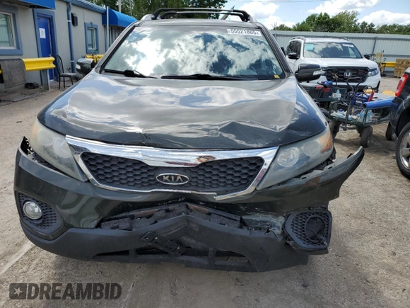 2012 Kia Sorento EX z VIN 5XYKU4A29CG247228, wystawiony jako Copart lot #55521865 z przebiegiem 149 036 mil mil oraz Szkoda całkowita • Salvage title. Historia ofert i sprzedaży dostępna na DreamBid. Obrazek 5.