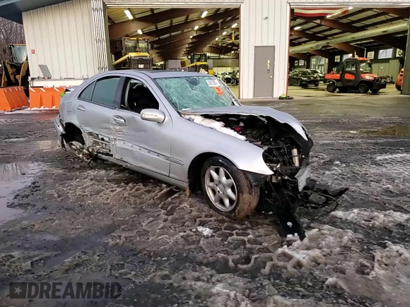 2003 Mercedes-Benz C 240 z VIN WDBRF81J43F408657, wystawiony jako Copart lot #43817805 z przebiegiem Nie podano mil oraz Szkoda całkowita • Salvage title. Historia ofert i sprzedaży dostępna na DreamBid. Obrazek 10.