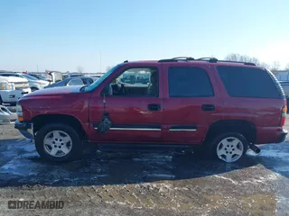 2005 Chevrolet Tahoe Z71 with VIN 1GNEC13T55R155842, listed as a IAAI auction lot 41321412 with 221,109 mi miles. Bid and sale history available at carsss.com. Image 14.
