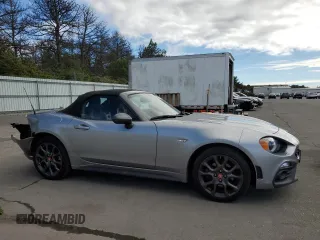 2017 FIAT 124 Spider Elaborazione Abarth z VIN JC1NFAEK6H0125940, wystawiony jako Copart lot #73291144 z przebiegiem 40 492 mil mil oraz Szkody całkowita. Historia ofert i sprzedaży dostępna na DreamBid. Obrazek 4.
