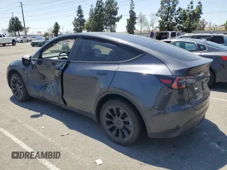 2024 Tesla Model Y z VIN 7SAYGDED7RF056570, wystawiony jako Copart lot #55097125 z przebiegiem 17 019 mil mil oraz Szkoda całkowita • Salvage title. Historia ofert i sprzedaży dostępna na DreamBid. Obrazek 2.