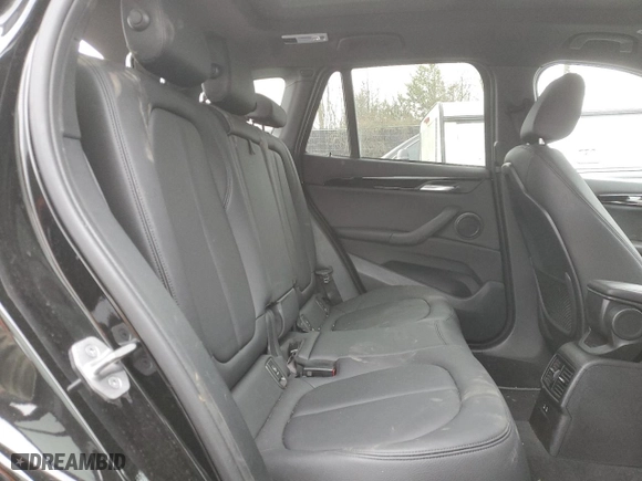 2022 BMW X1 xDrive28i with VIN WBXJG9C02N5V02098, listed as a Copart auction lot 43597365 with 33,590 mi miles and Salvage Title. Bid and sale history available at carsss.com. Image 11.