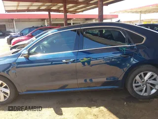 2018 Volkswagen Passat SE z VIN 1VWBA7A3XJC042079, wystawiony jako IAAI lot #42110143 z przebiegiem 74 161 mil mil oraz . Historia ofert i sprzedaży dostępna na DreamBid. Obrazek 14.