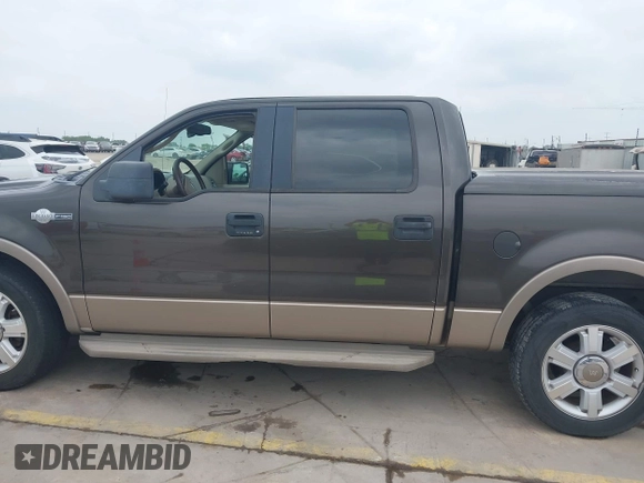 2005 Ford F-150 XLT z VIN 1FTPW12515KE76541, wystawiony jako IAAI lot #42144856 z przebiegiem 239 039 mil mil oraz . Historia ofert i sprzedaży dostępna na DreamBid. Obrazek 14.